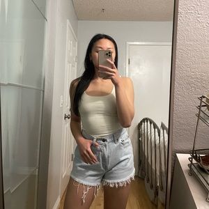 VINTAGE LEVI LIGHT WASH DENIM SHORTS